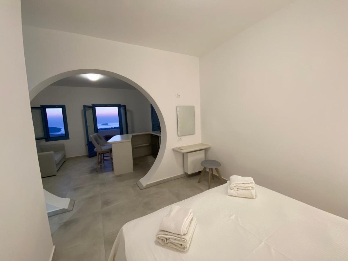 Ena Suites Santorini Pyrgos Kallistis Exterior photo