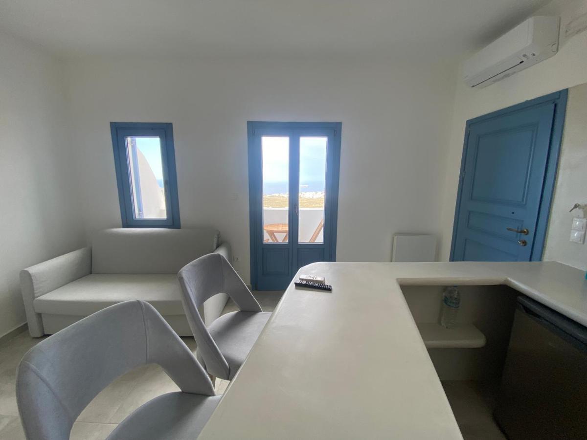 Ena Suites Santorini Pyrgos Kallistis Exterior photo